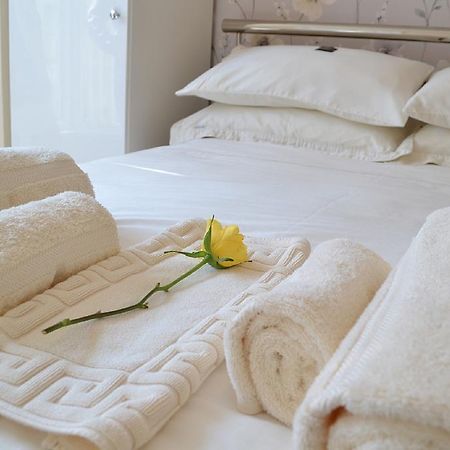 White Rose Guest House Tenby Bagian luar foto
